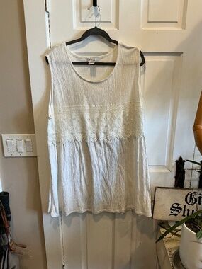Isela Woman lace banded tank top! Very feminine!  Plus size 3X